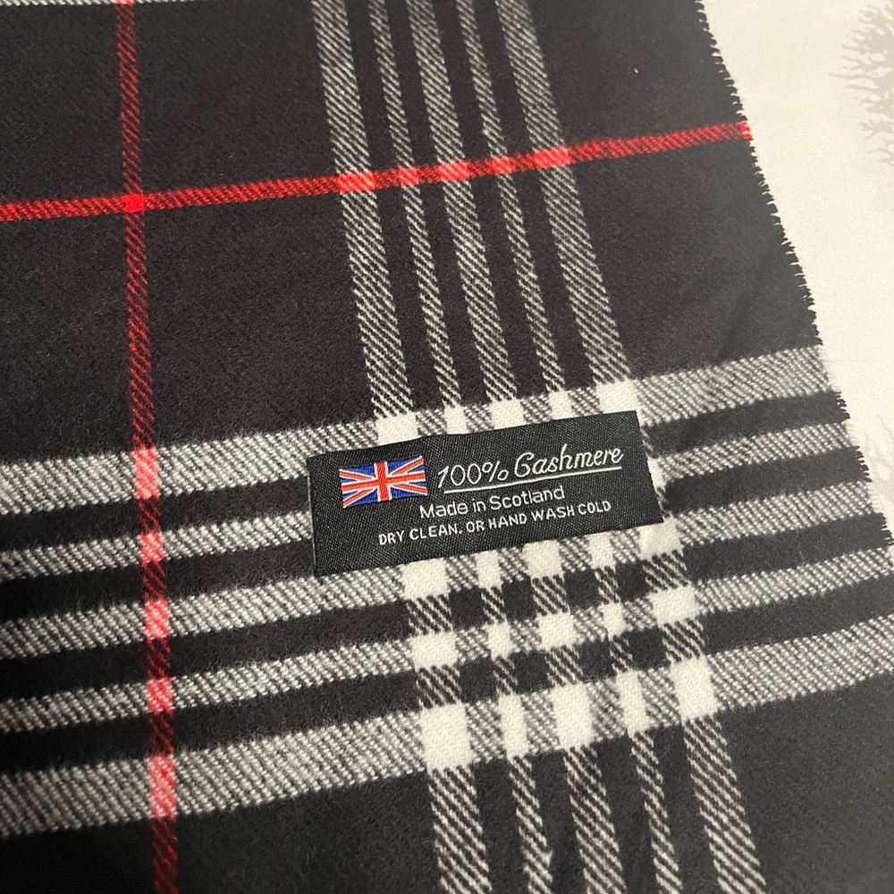 100% Cashmere Scarf. Designer-inspired - Picture 3 of 4